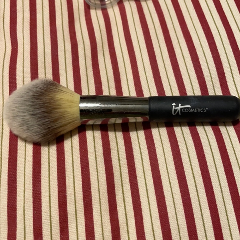 It heavenly luxe wand ball powder brush no. 8.